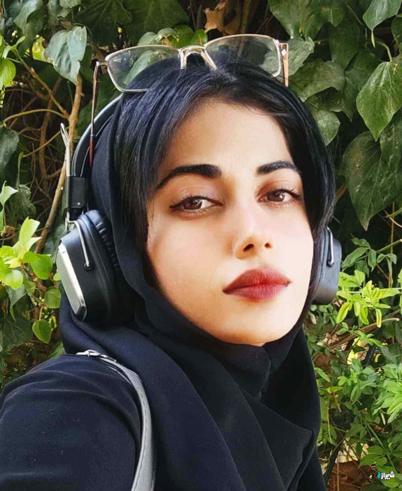 معلم فرحناز خرج